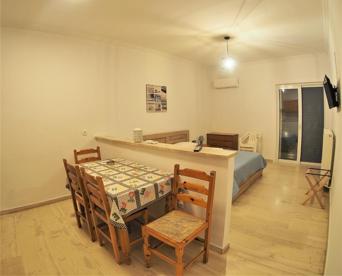 Bettys Rooms Parálion Ástros 外观 照片